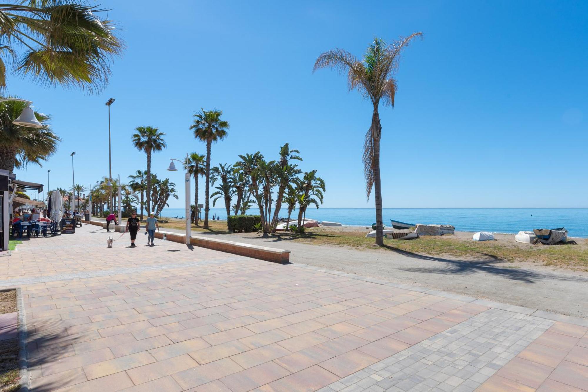 Wintowinrentals 1ª Linea De Playa, Parking Y Wifi Rincón de la Victoria Kültér fotó